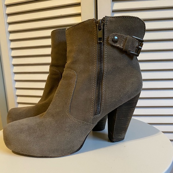 Steve Madden Shoes - Steve Madden suede booties!